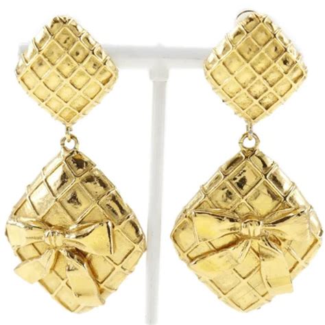 chanel örhängen guld